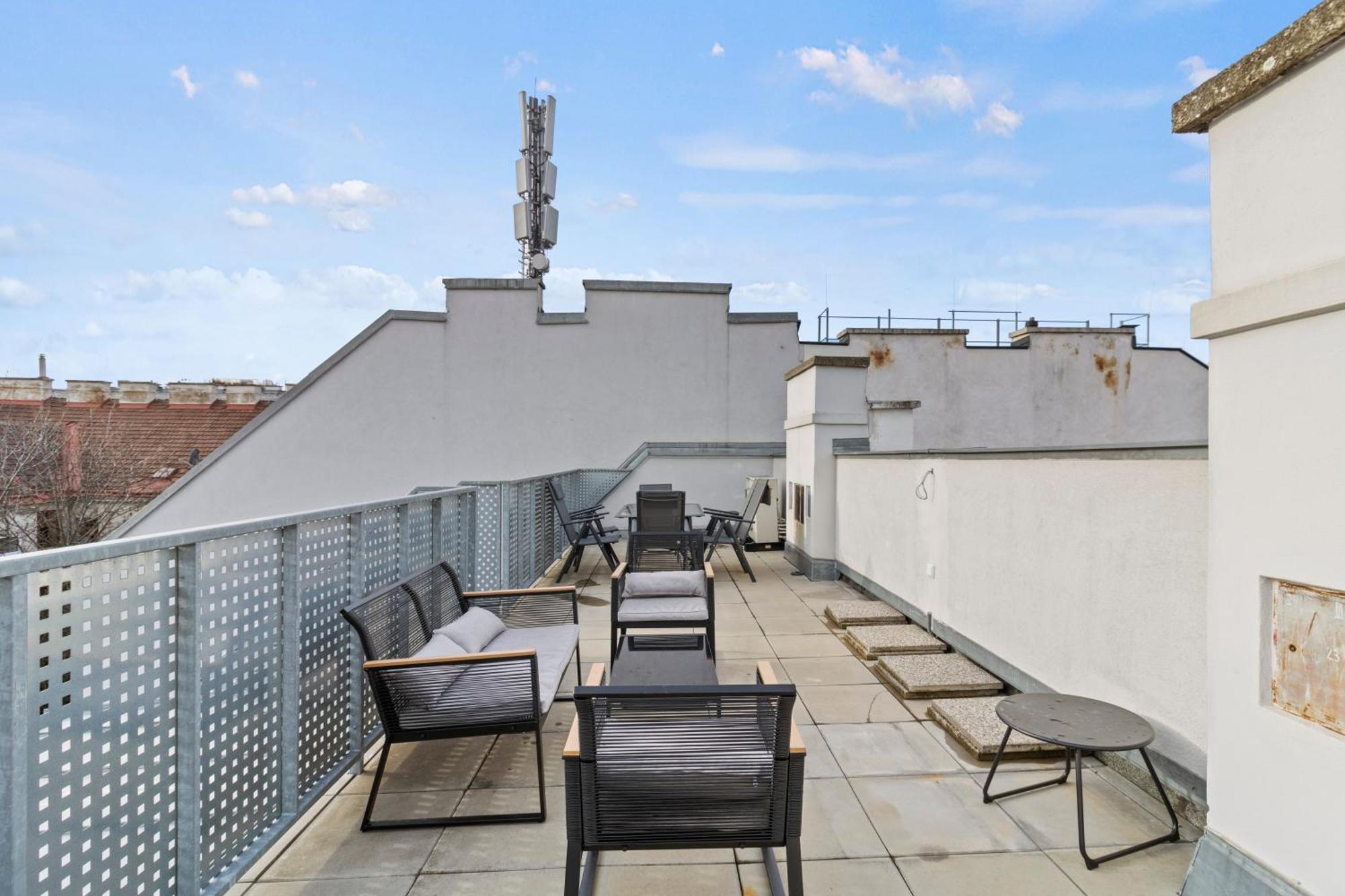 Terrace - 75 M² - Near Wiener Stadthalle المظهر الخارجي الصورة